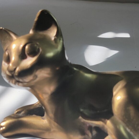 Cat in Bronze delightfully awaiting its next adventure. Heavy, 5.25" L, 3.25 H - Picture 3 of 4
